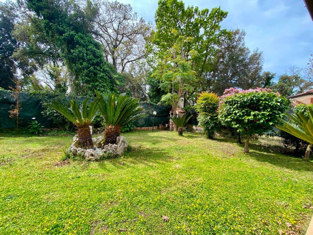 Villa a Sabaudia in Via Luigi Piccinato, 20 - Foto 4