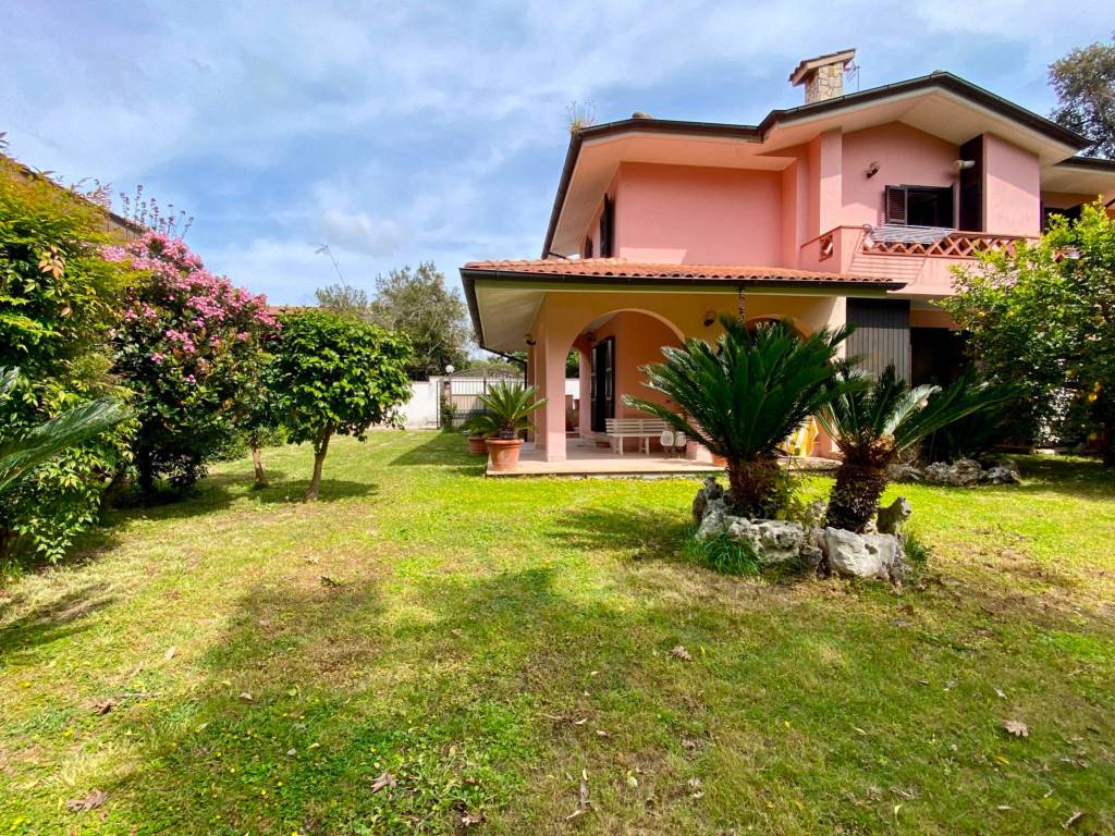 Villa a Sabaudia in Via Luigi Piccinato, 20 - Foto 5