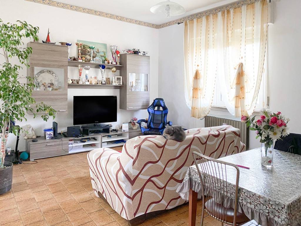 Villa a Lonate pozzolo in Via Montello, 10 - Foto 2
