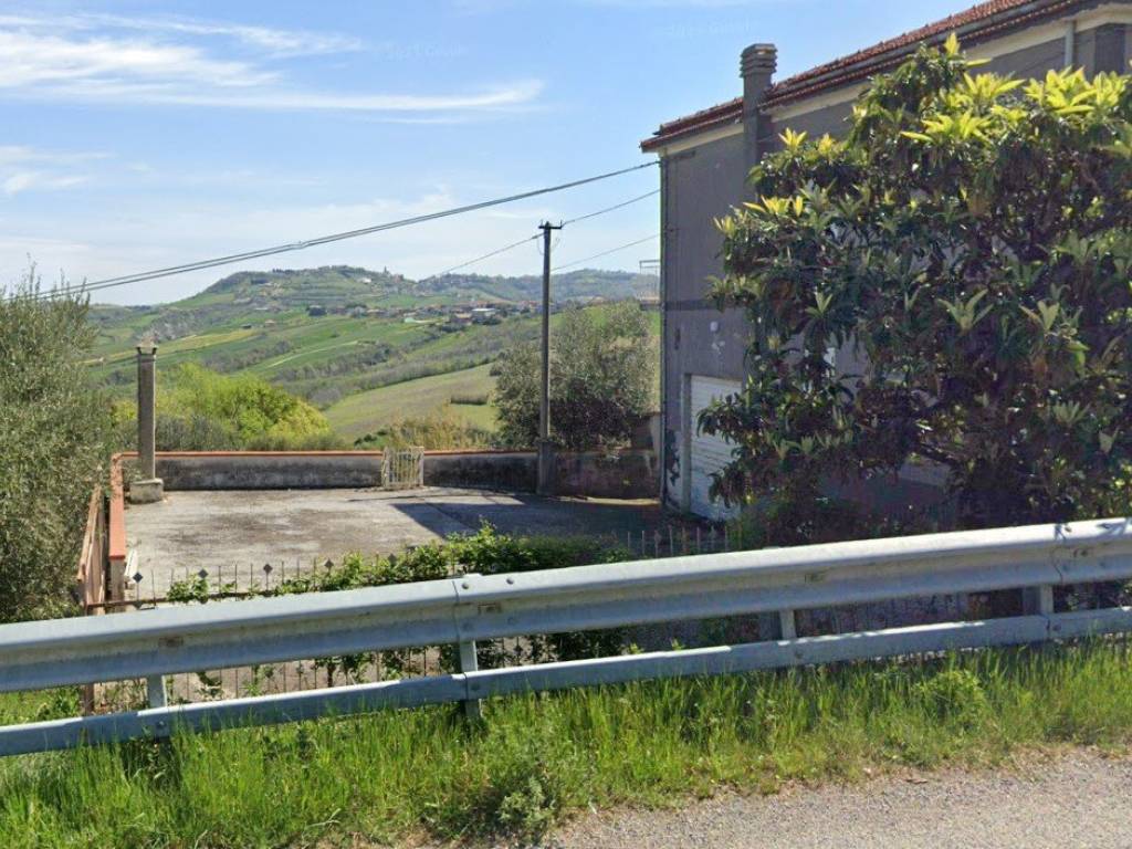 Casa indipendente a Bellante in Strada Provinciale per Campli, 112 - Foto 2