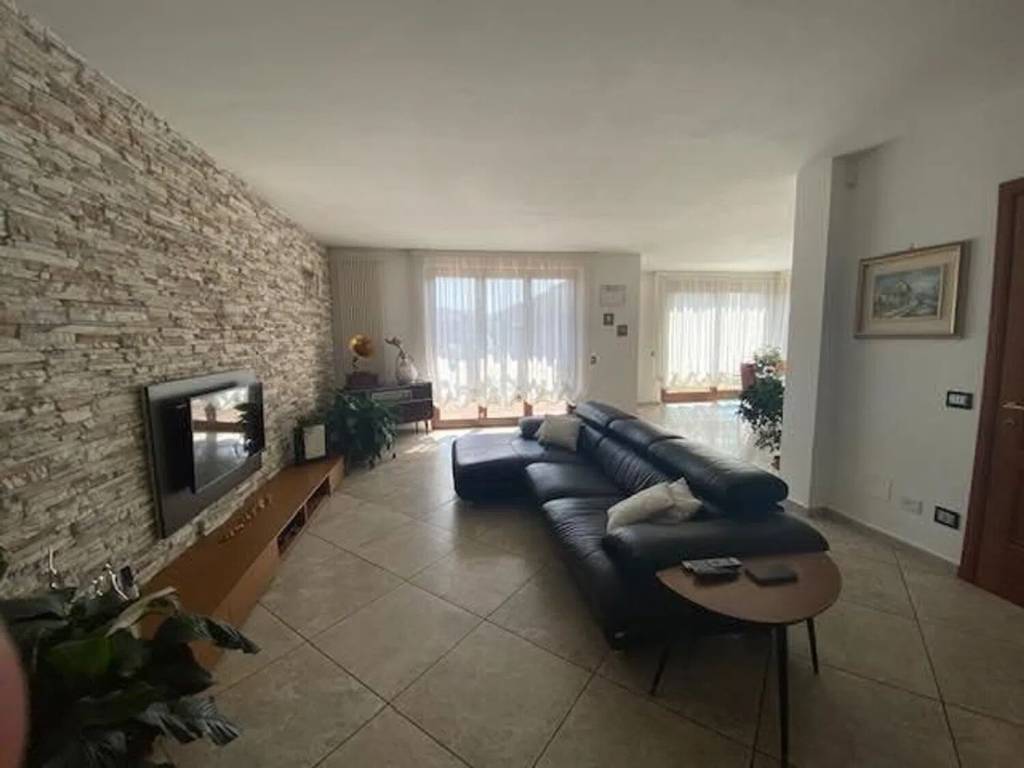 Villa a Giussago in Via F. Lli Bandiera S.N.C. - Foto 2