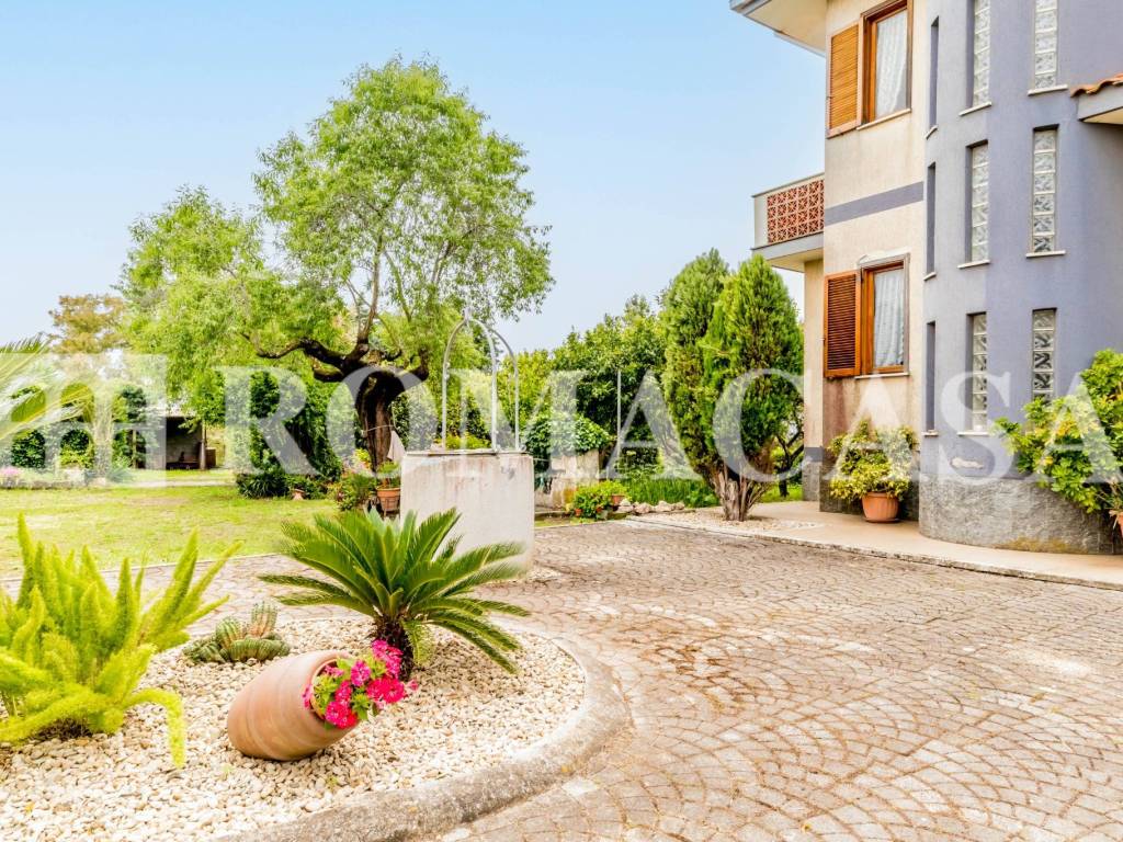 Villa a Aprilia in Via Torre Bruna - Foto 2