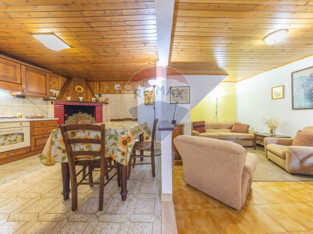 Casa indipendente a Civitella roveto in piazza del buon consiglio, 23 - Foto 2