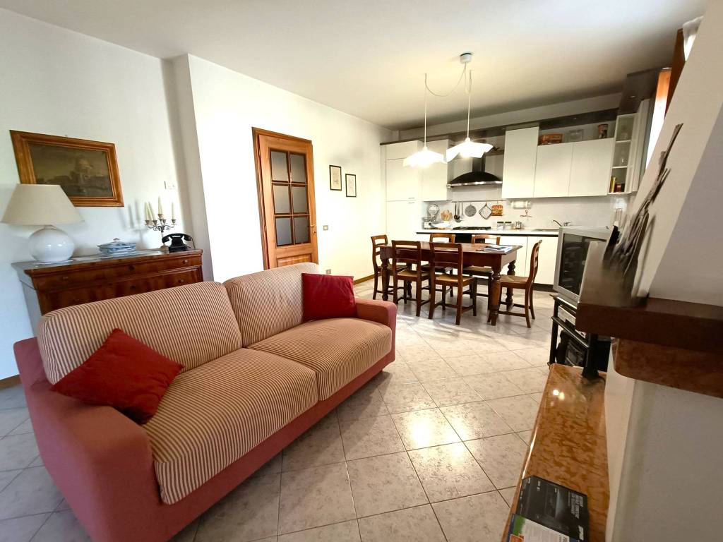 Appartamento a Peschiera del garda in Via Dolci - Foto 3