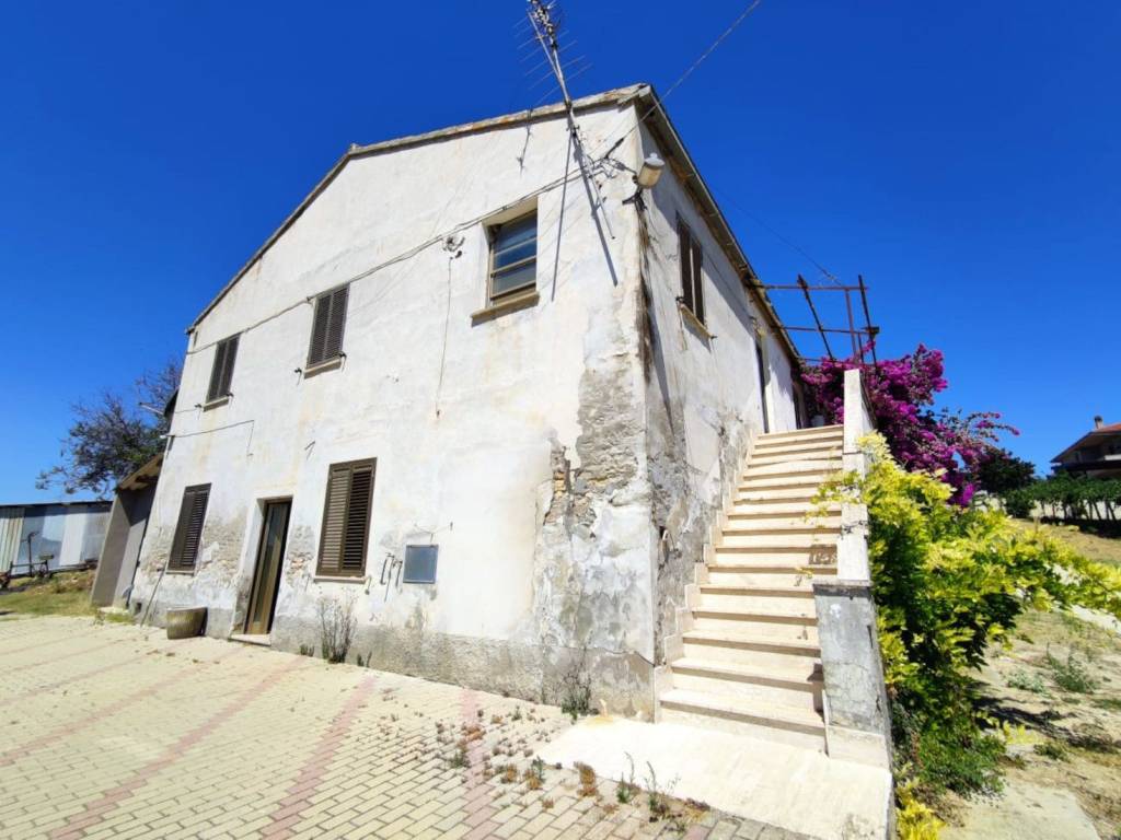 Rustico / casale a Atri in Strada Comunale Città Sant'Angelo Tre Ciminiere - Foto 2
