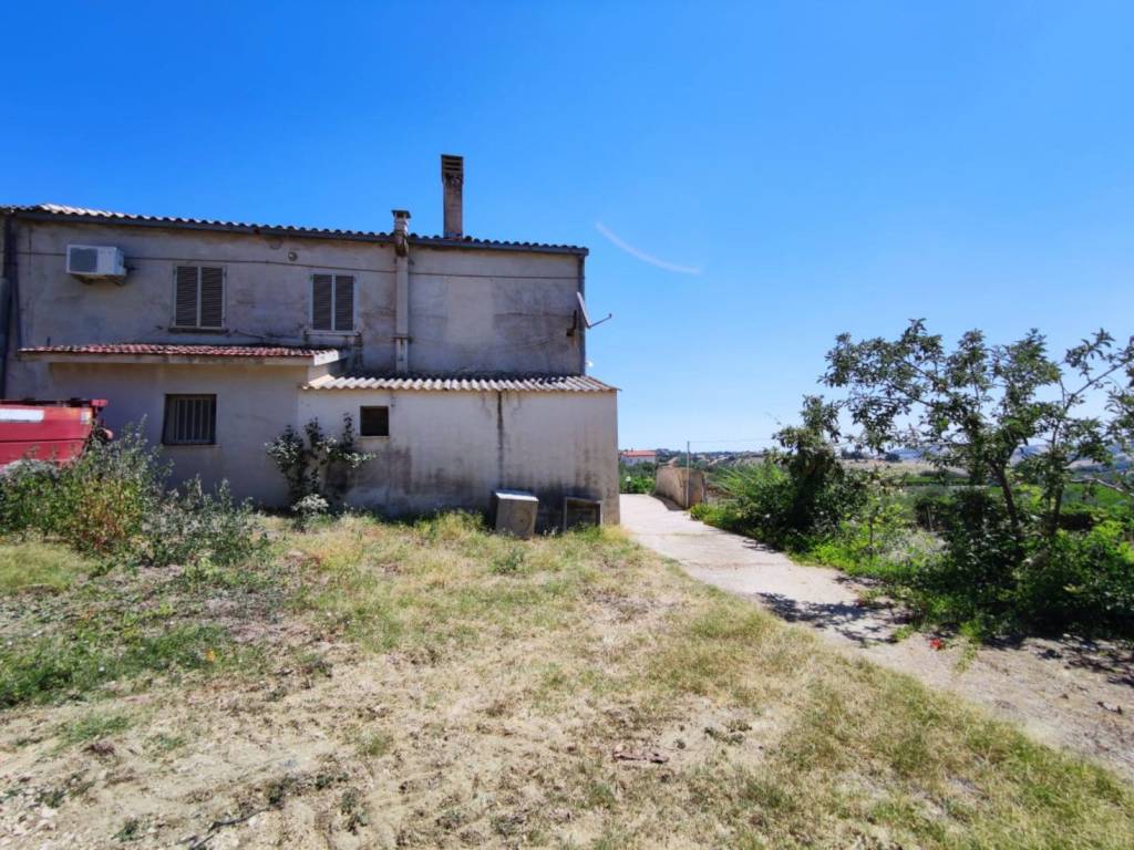Rustico / casale a Atri in Strada Comunale Città Sant'Angelo Tre Ciminiere - Foto 3