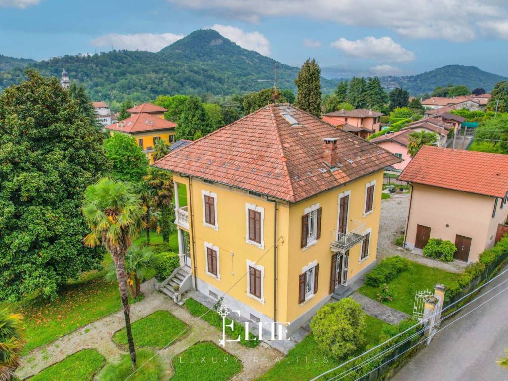 Villa a Cittiglio in Via Vittorio Veneto, 81 - Foto 2