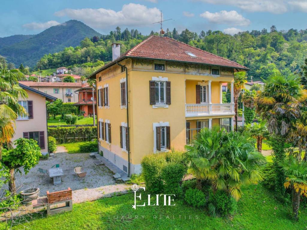 Villa a Cittiglio in Via Vittorio Veneto, 81 - Foto 3