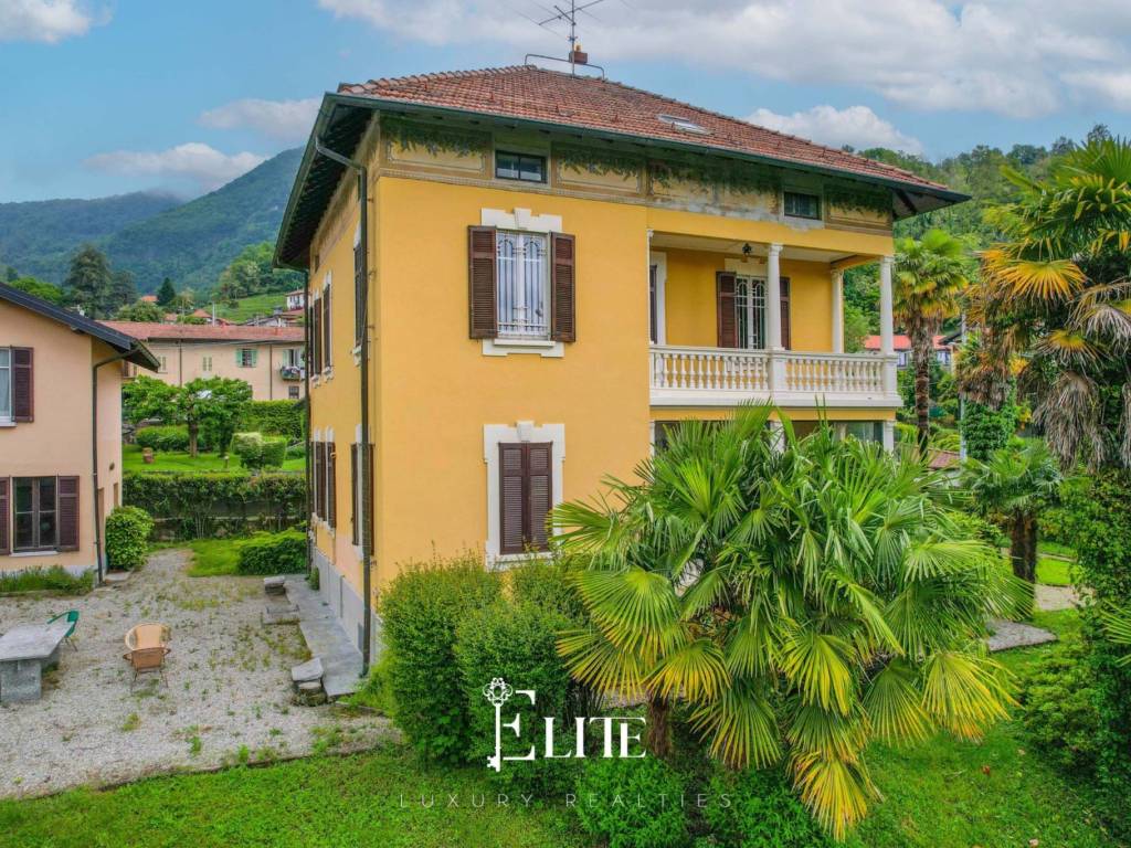 Villa a Cittiglio in Via Vittorio Veneto, 81 - Foto 4