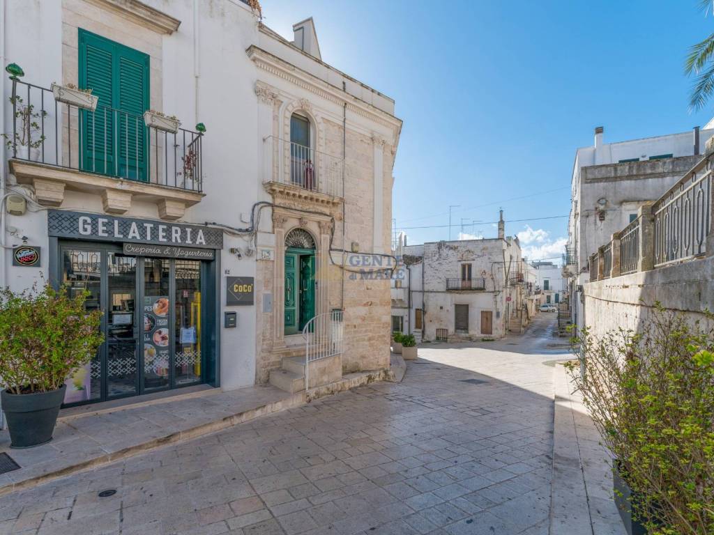 Casa indipendente a Ceglie messapica in Piazza Plebiscito - Foto 4