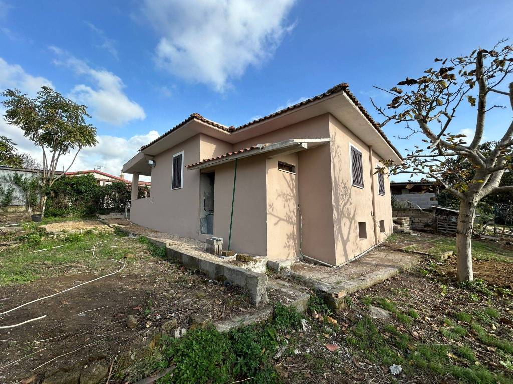 Villa a Aprilia in Via delle Pernici - Foto 3