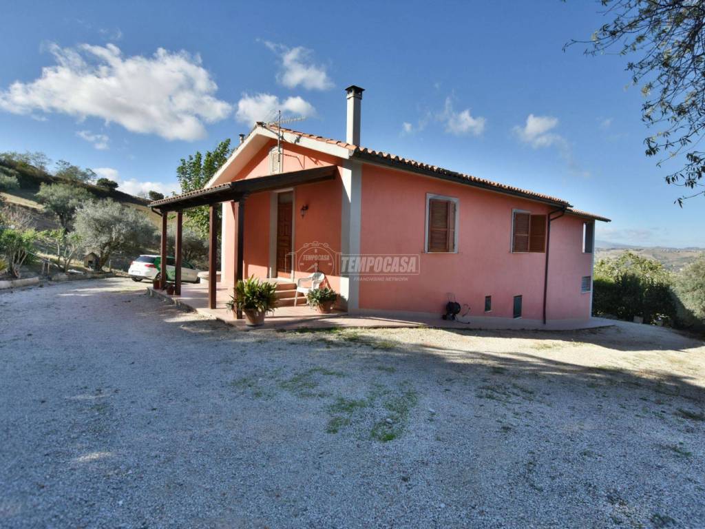 Villa a Tolentino in Contrada Ancaiano, 73 - Foto 1