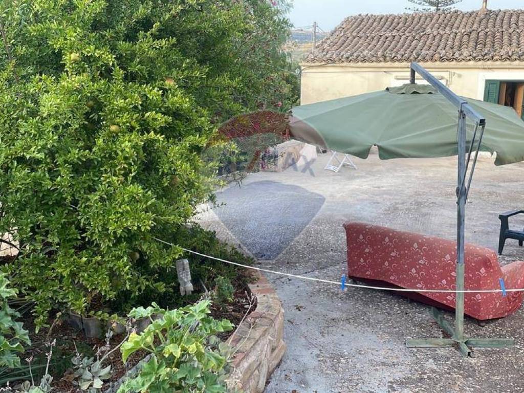 Villa a Chiaramonte gulfi in C/da Donnagona, 52 - Foto 2