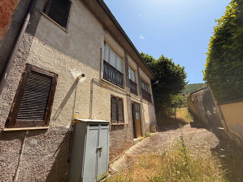 Casa indipendente a Borgorose in Via Vallonia - Foto 2