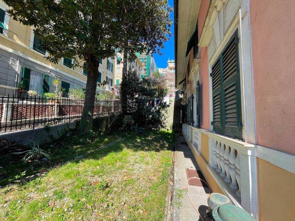 Appartamento a Genova in Via Nino Cervetto, 2 - Foto 2