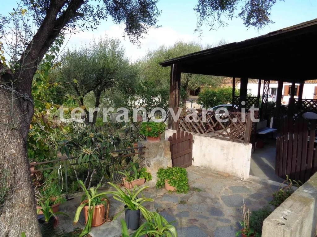Villa a Loiri porto san paolo in Via Emilio Lussu S.N.C. - Foto 4