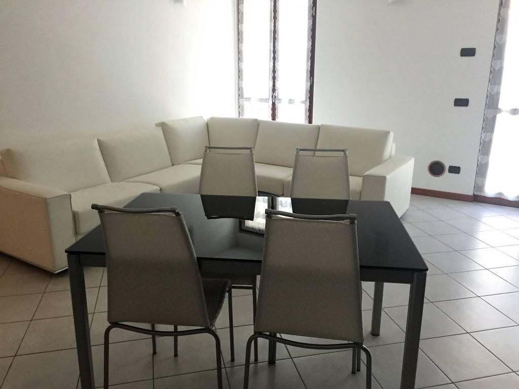 Appartamento a Arona in Piazza San Graziano, 1 - Foto 2