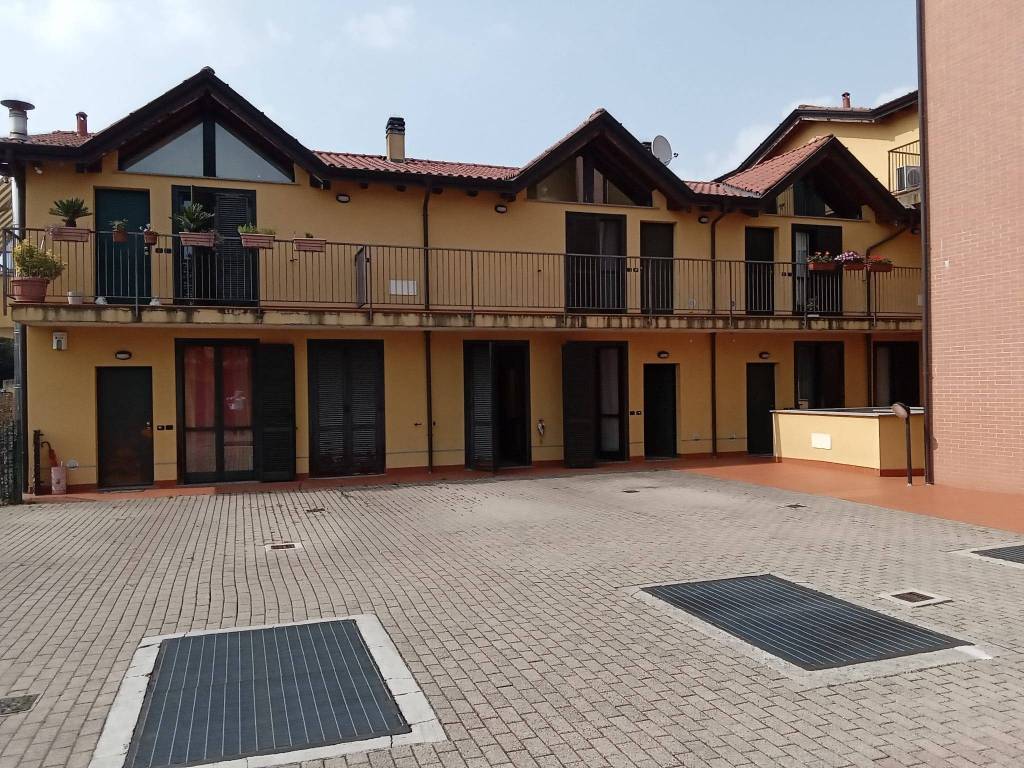 Appartamento a Somma lombardo in Via dei Mille, 19 - Foto 2