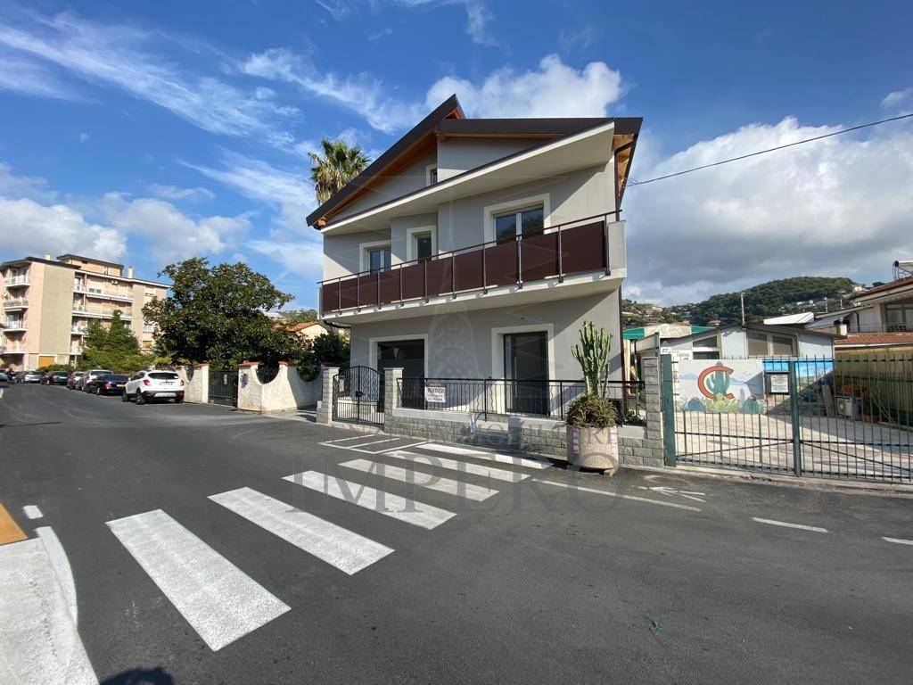 Villa a Vallecrosia in Via Angeli Custodi - Foto 2