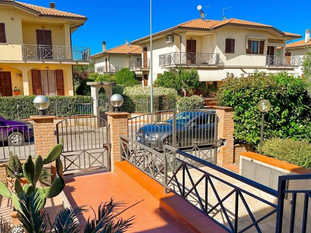 Villa a Assisi in Via Don Luigi Ridolfi, 52 - Foto 2