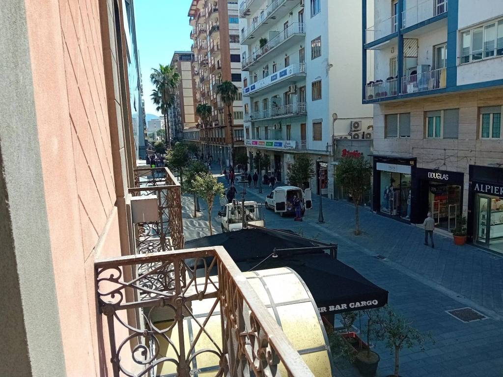 Palazzo / stabile a Salerno in Corso Vittorio Emanuele, 84 - Foto 4