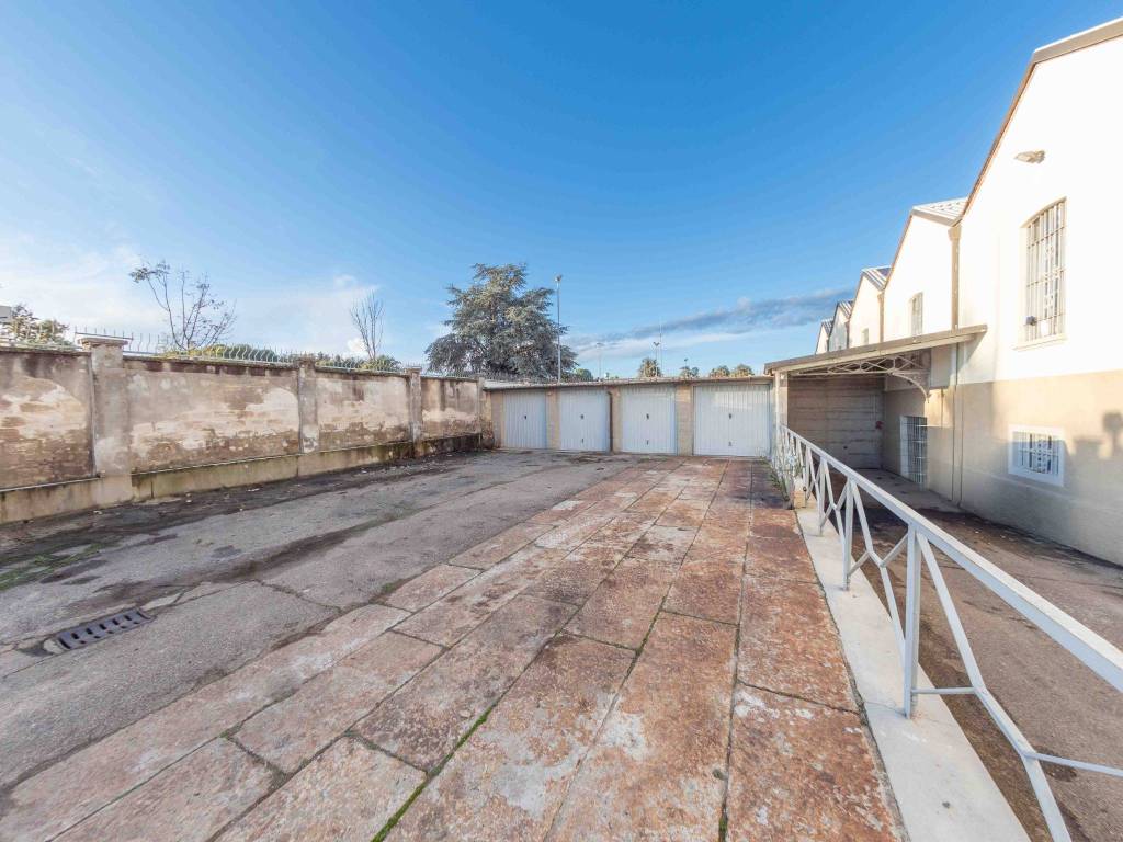 Box / garage a Albizzate in Piazzale Sefro, 3 - Foto 3