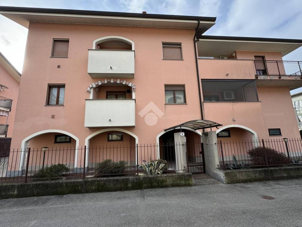 Appartamento a Cameri in VIA GOFFREDO MAMELI, 9 - Foto 2