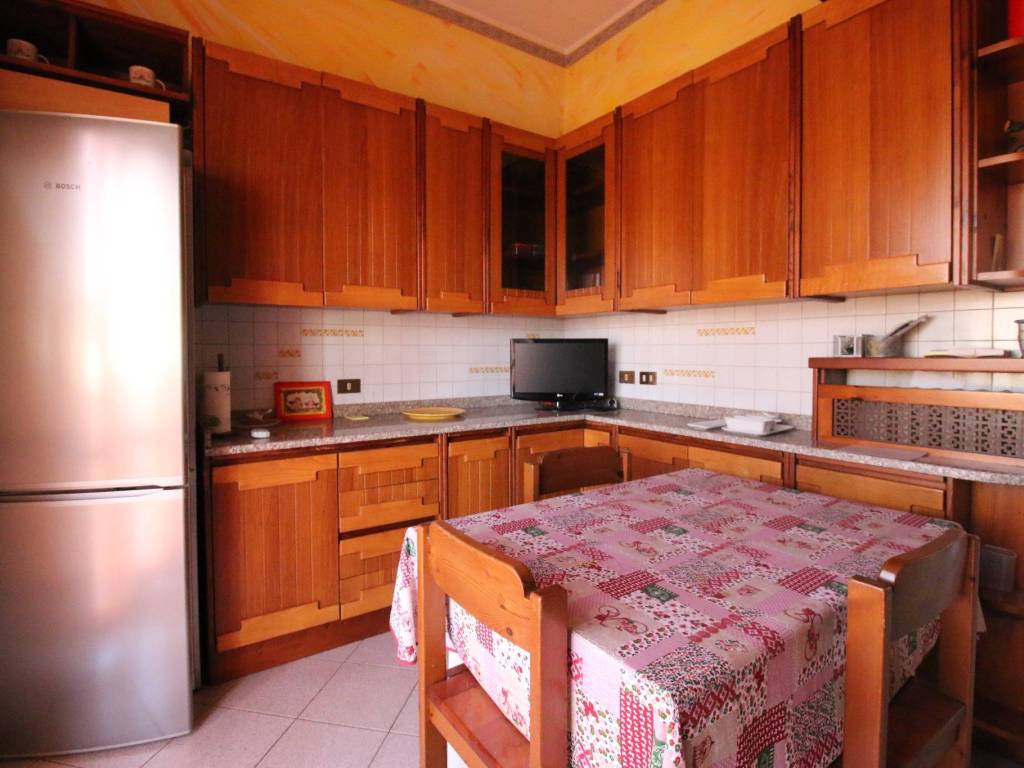 Villa a Caronno pertusella in Via Carlo Borroni, 28 - Foto 4
