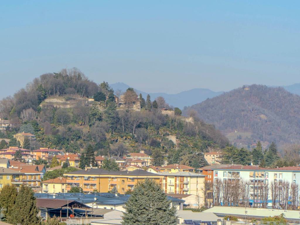 Villa a Arona in Via Francesco Petrarca, 7 - Foto 5
