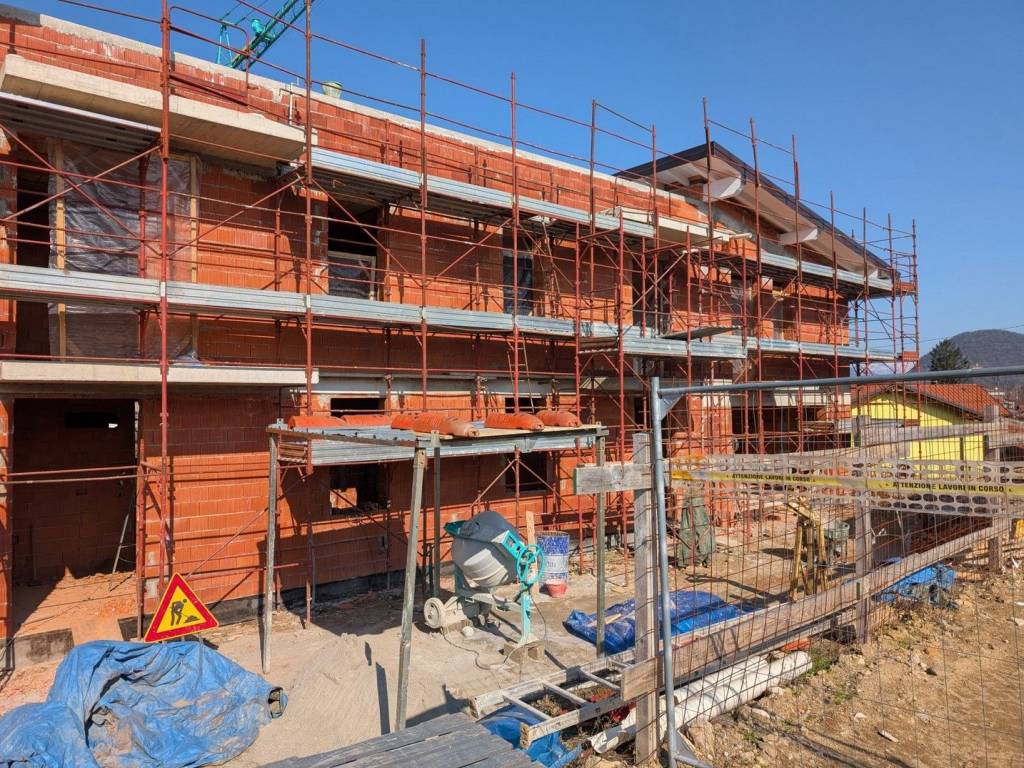 Appartamento a Arcisate in Via Francesco Petrarca - Foto 2