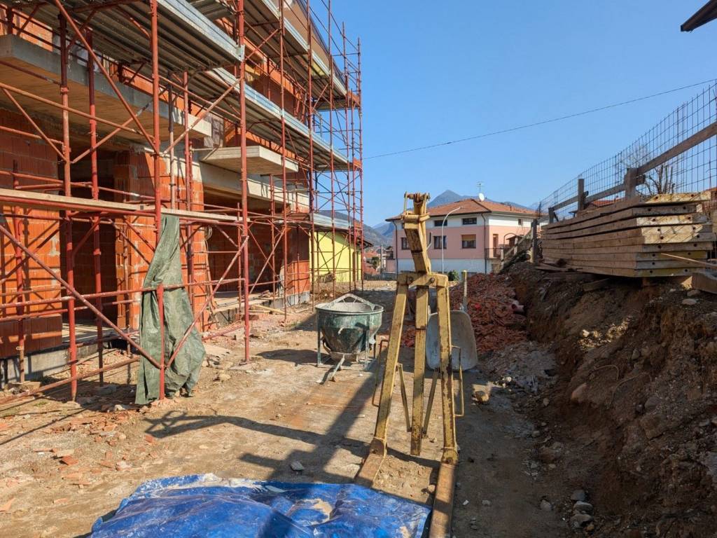 Appartamento a Arcisate in Via Francesco Petrarca - Foto 3