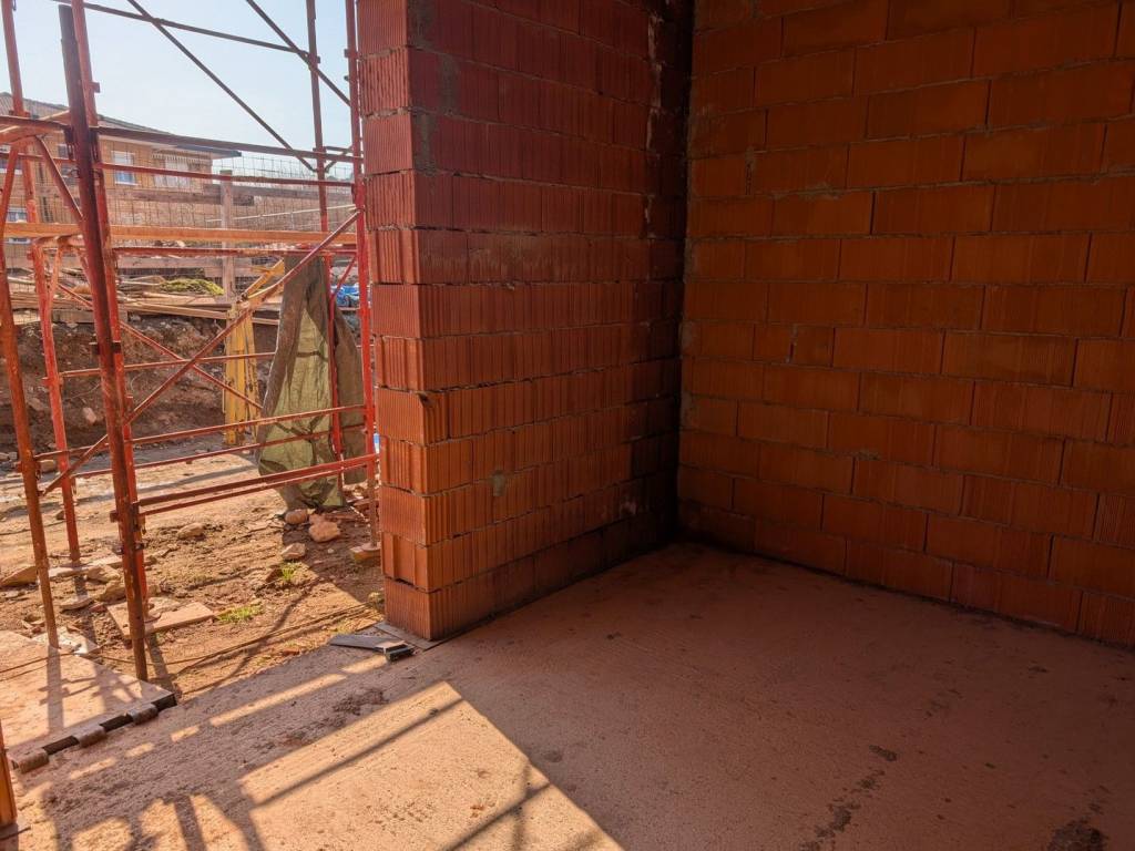 Appartamento a Arcisate in Via Francesco Petrarca - Foto 5
