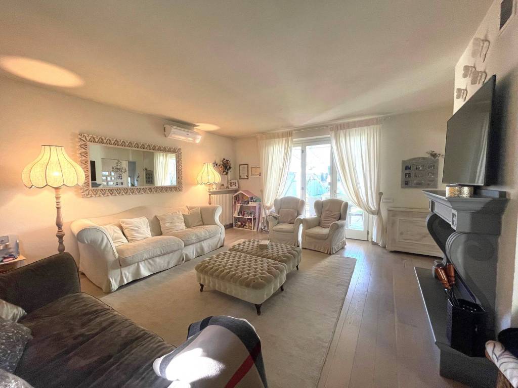 Villa a Cameri in Via Michelangelo Buonarroti - Foto 2