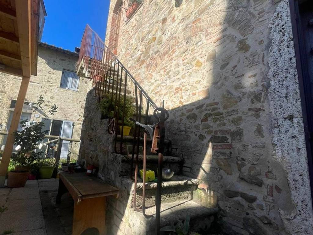 Casa indipendente a Poggibonsi in Via di Gavignano - Foto 3