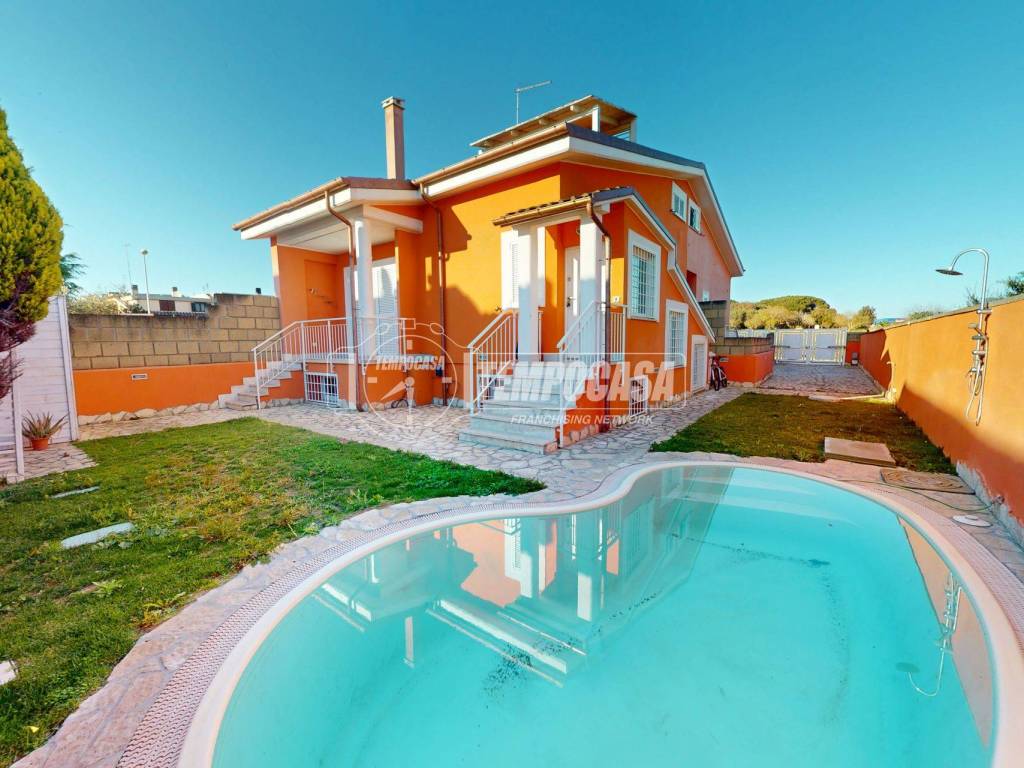 Villa a Ladispoli in Via DUBLINO 44 - Foto 1