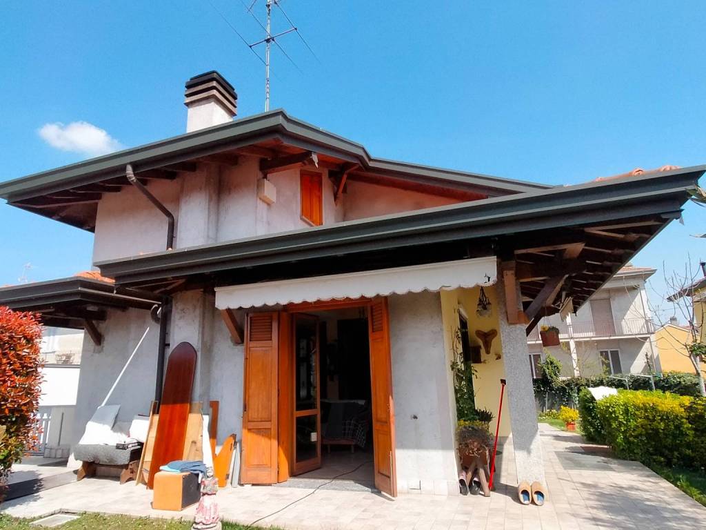 Villa a Fagnano olona in Via Monte Grappa, 23 - Foto 2