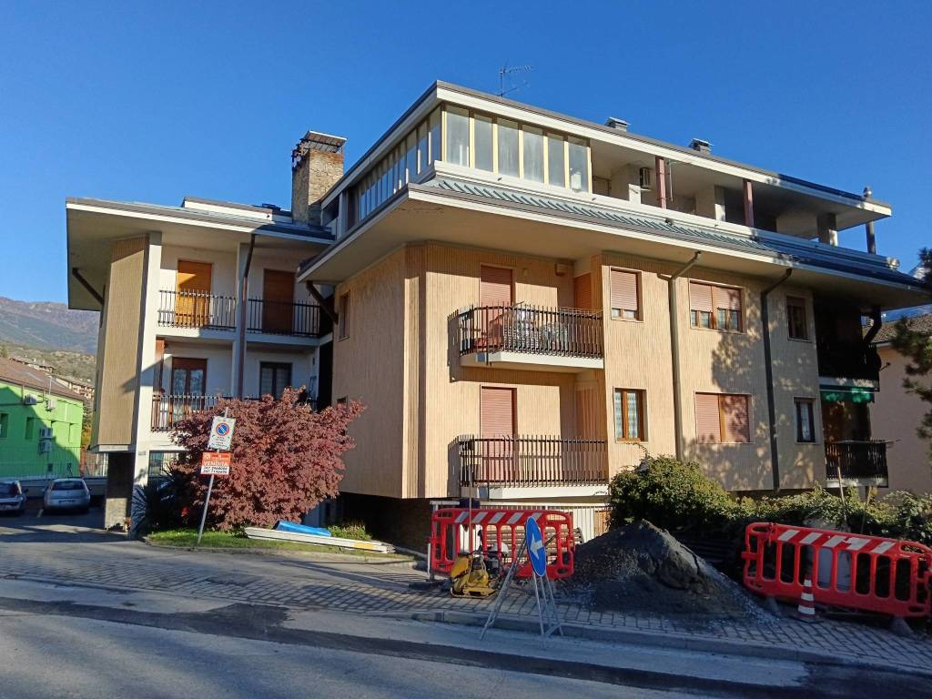 Appartamento a Aosta in Viale Gran San Bernardo, 8 - Foto 2