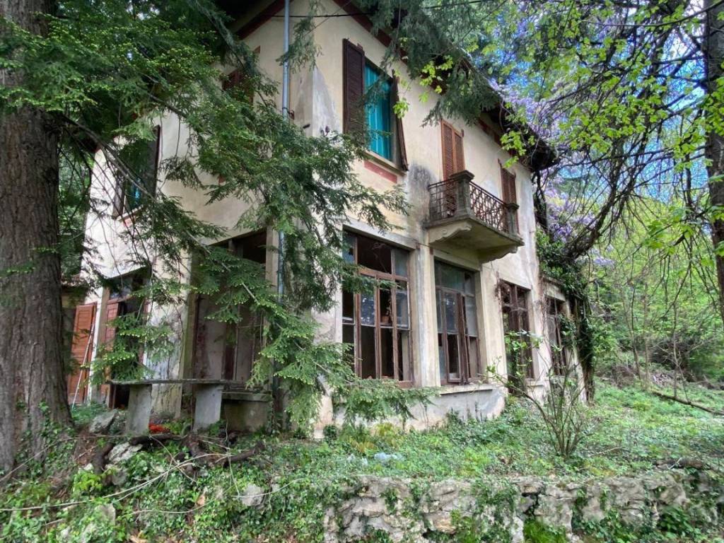 Villa a Viggiù in via Schieppati, 17 - Foto 2