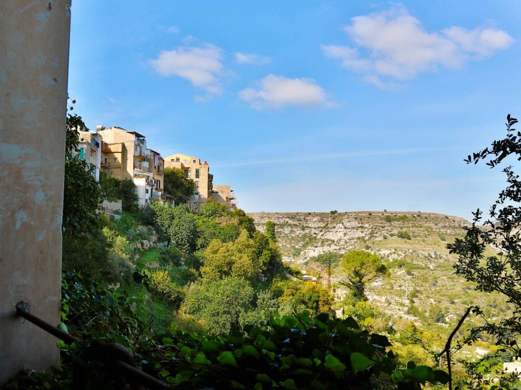 Casa indipendente a Ragusa in Via Generale Luigi Cadorna, 49 - Foto 2