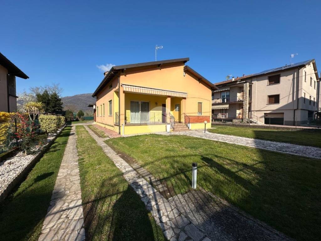 Villa a Corte franca in Via enrico fermi, 29 - Foto 2