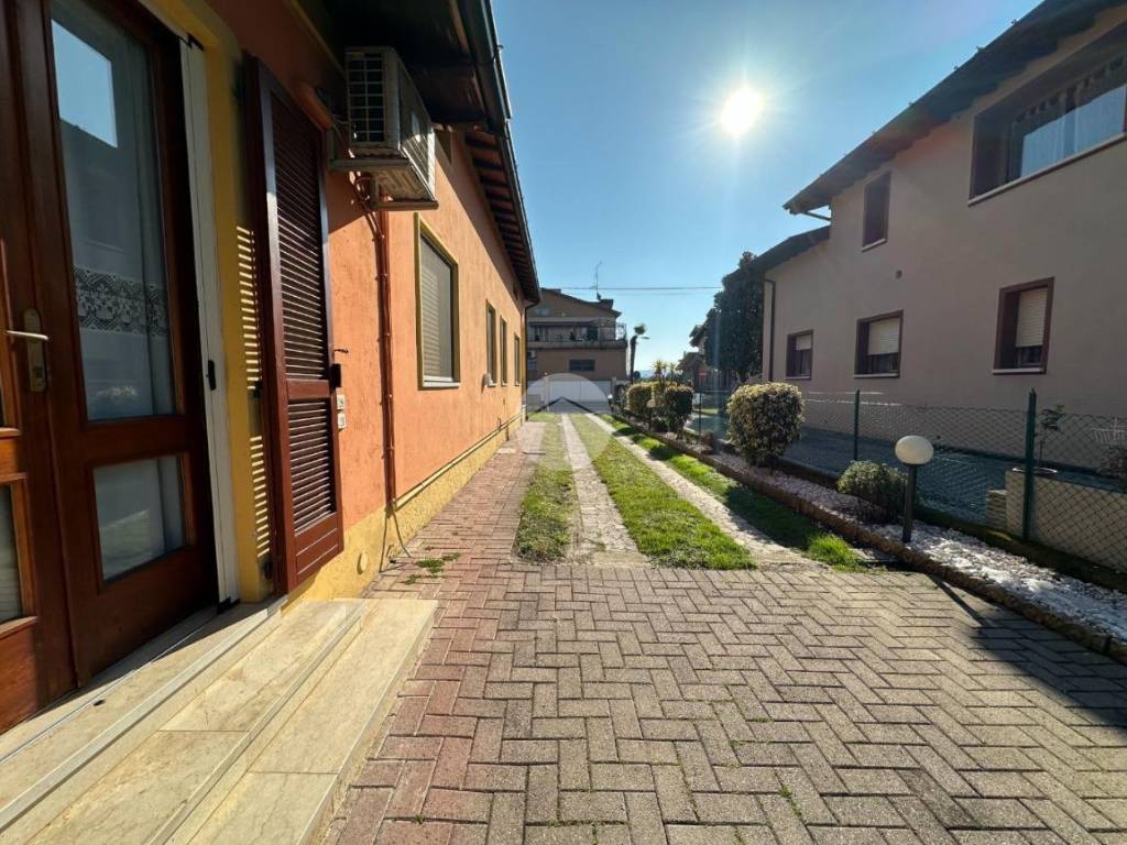 Villa a Corte franca in Via enrico fermi, 29 - Foto 3