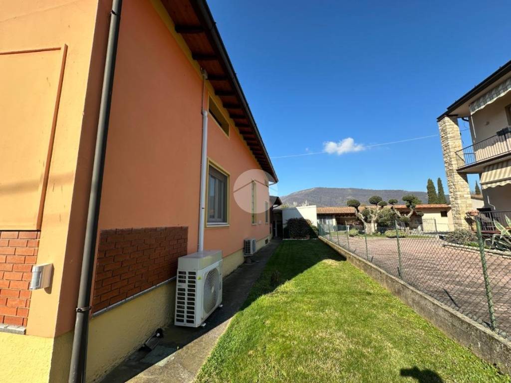 Villa a Corte franca in Via enrico fermi, 29 - Foto 4