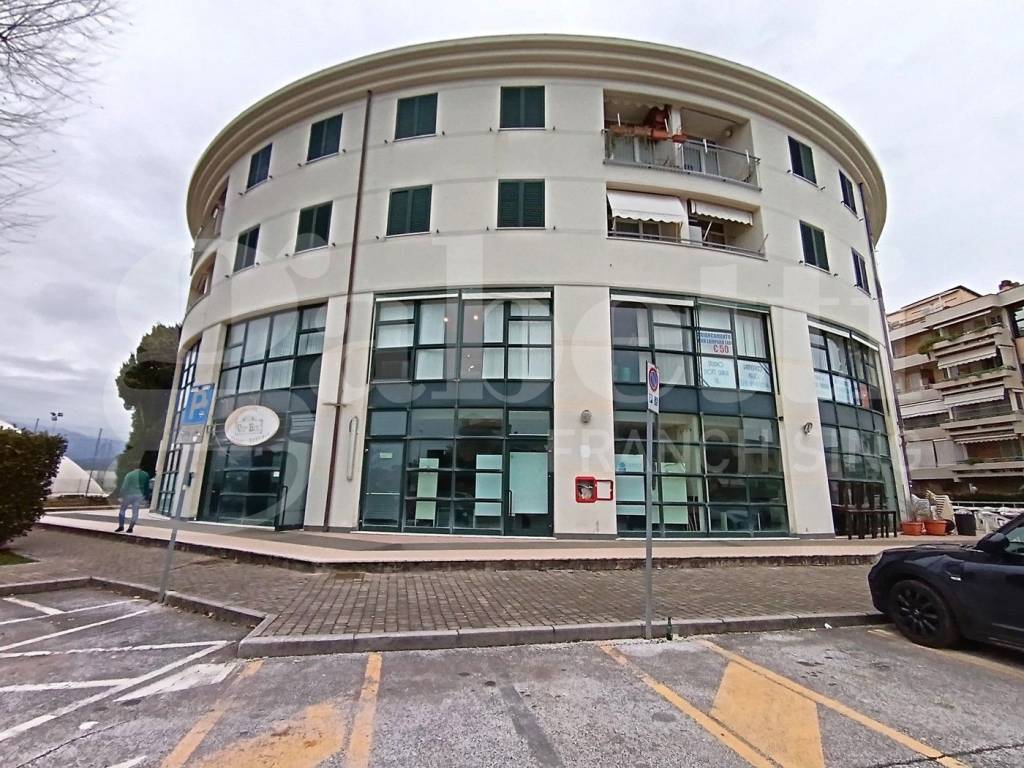 Palazzo / stabile a Viareggio in Via Taranto, 12 - Foto 2