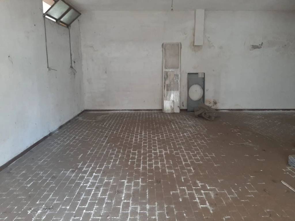 Box / garage a Avezzano in Via Laghi, 9 - Foto 3