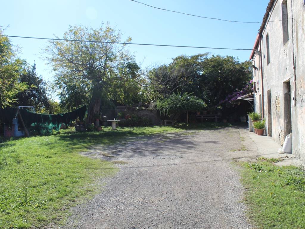 Rustico / casale a Montenero di bisaccia in Via SS 16 - Foto 3