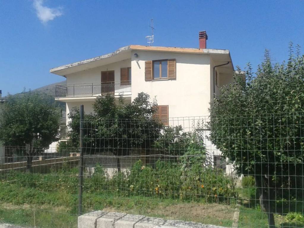 Villa a Celano in Via Benedetto Croce S.N.C. - Foto 2
