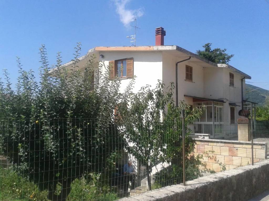 Villa a Celano in Via Benedetto Croce S.N.C. - Foto 3
