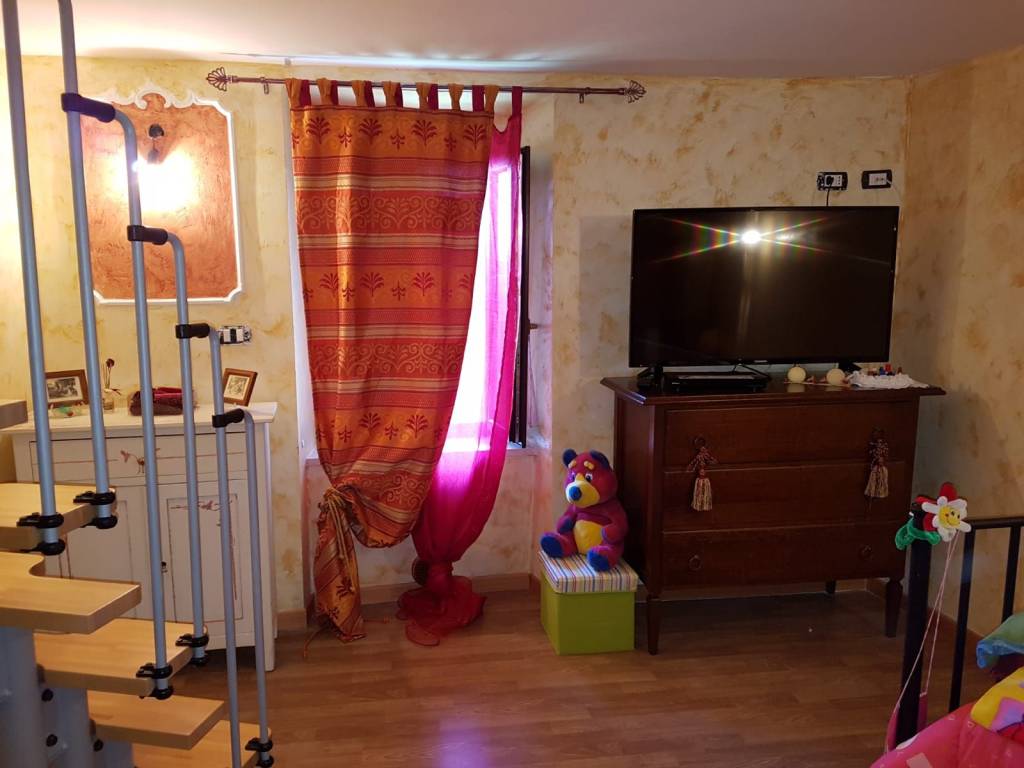 Casa indipendente a Pozzaglia sabina in Via Pie' di Terra, 36 - Foto 2