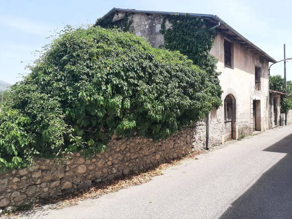 Villa a Scurcola marsicana in Via Salto S.N.C. - Foto 2