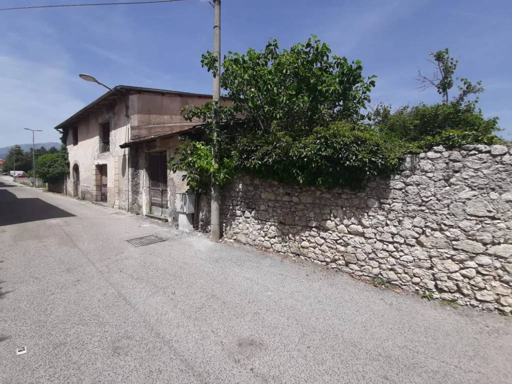 Villa a Scurcola marsicana in Via Salto S.N.C. - Foto 3